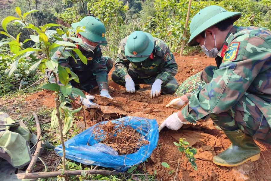 Quảng Trị: Phát hiện hài cốt liệt sĩ cùng nhiều di vật tại rừng khe núi Cha Lỳ