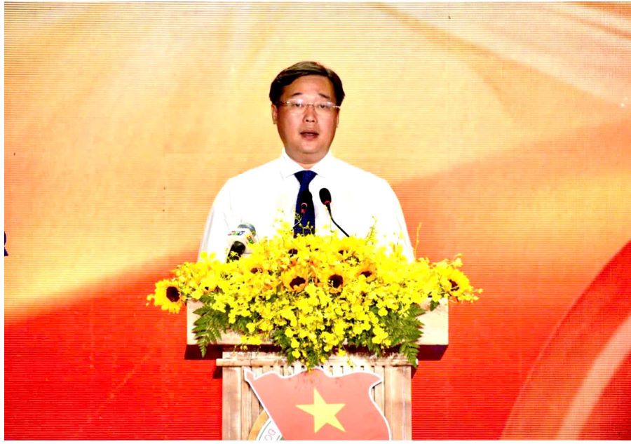 Ph&aacute;t biểu tại buổi lễ, &ocirc;ng L&ecirc; Quốc Phong &ndash; Ủy vi&ecirc;n Trung ương Đảng, Ph&oacute; B&iacute; thư Thường trực Th&agrave;nh ủy TP.HCM &ndash; đ&aacute;nh gi&aacute; cao vai tr&ograve; xung k&iacute;ch của thanh ni&ecirc;n qua c&aacute;c giai đoạn