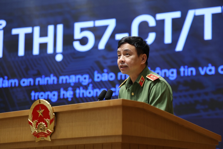 Trung tướng L&ecirc; Xu&acirc;n Minh, Cục trưởng Cục An ninh mạng v&agrave; ph&ograve;ng, chống t&ocirc;i phạm sử dụng c&ocirc;ng nghệ cao (A05), Bộ C&ocirc;ng an trao đổi về c&ocirc;ng t&aacute;c bảo đảm an ninh mạng - Ảnh: VGP/Gia Huy
