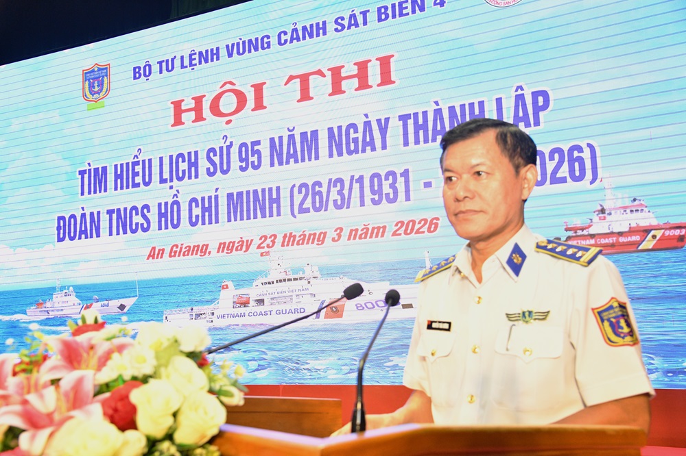 Đại t&aacute; Nguyễn Th&aacute;i Dương, Ủy vi&ecirc;n Ban Thường Vụ, Ph&oacute; Ch&iacute;nh ủy Bộ Tư lệnh V&ugrave;ng Cảnh s&aacute;t biển 4 ph&aacute;t biểu chỉ đạo tại Hội thi.
