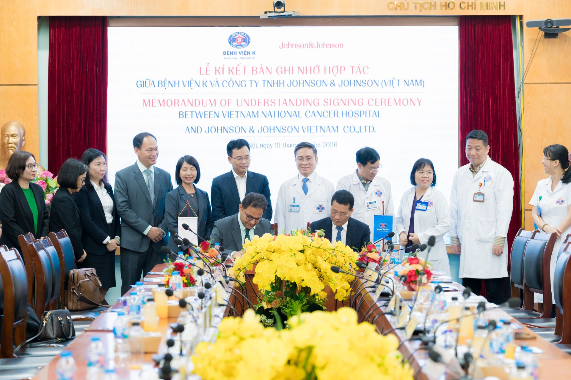 2. Johnson & Johnson (Việt Nam) v&agrave; Bệnh viện K