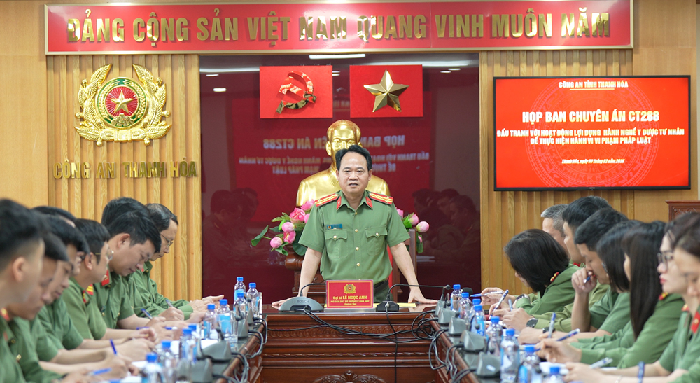 Đại t&aacute; L&ecirc; Ngọc Anh, Ph&oacute; Gi&aacute;m đốc C&ocirc;ng an tỉnh Thanh H&oacute;a trực tiếp chỉ đạo ph&aacute; &aacute;n