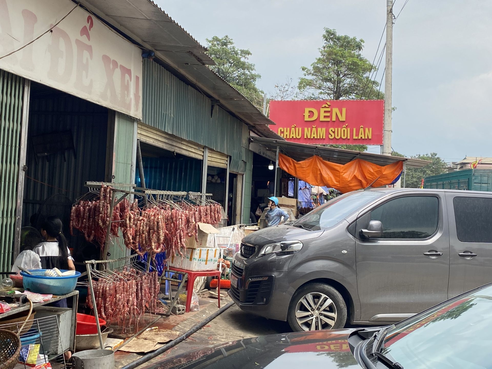 Thực phẩm phơi ngay ngo&agrave;i đường