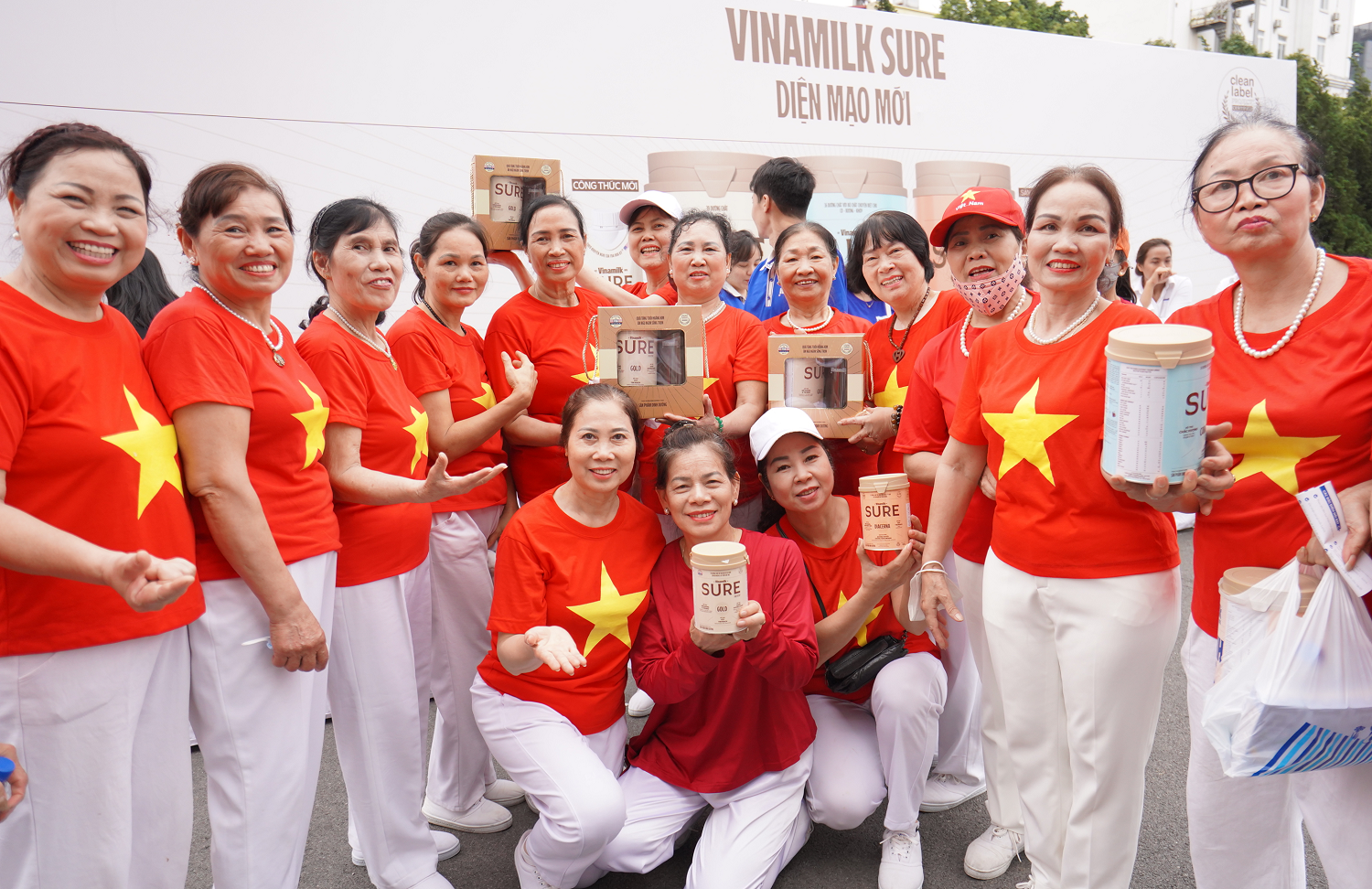 Hà Nội: Mãn nhãn màn đồng diễn của gần 3.000 người cao tuổi cùng Vinamilk