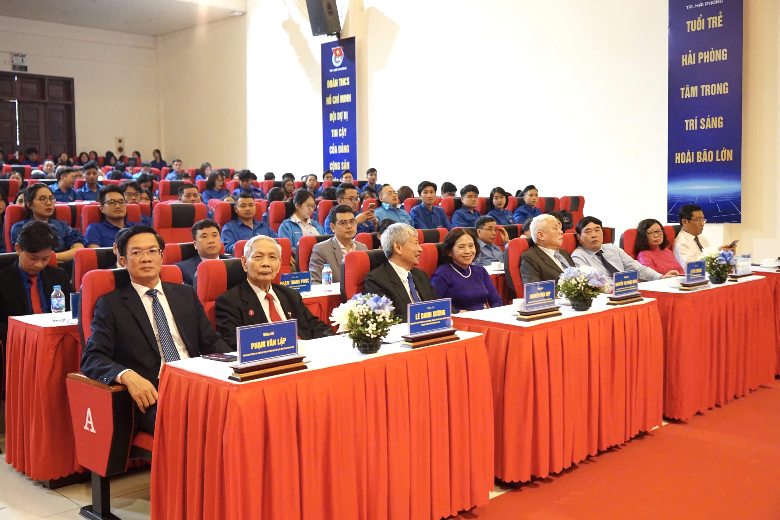 C&aacute;c đại biểu dự chương tr&igrave;nh.