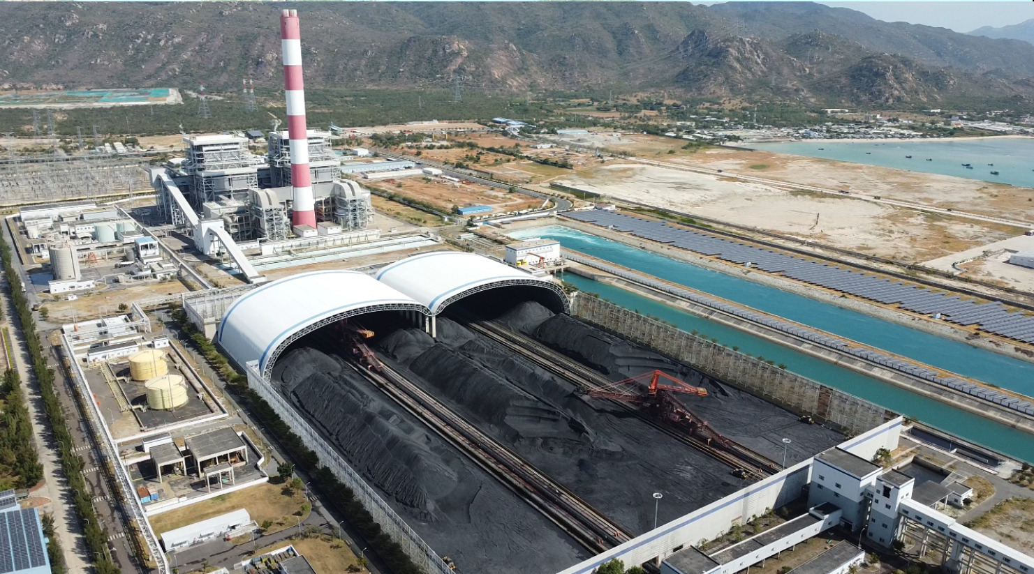 Kho than nh&agrave; m&aacute;y Nhiệt điện Vĩnh T&acirc;n 1