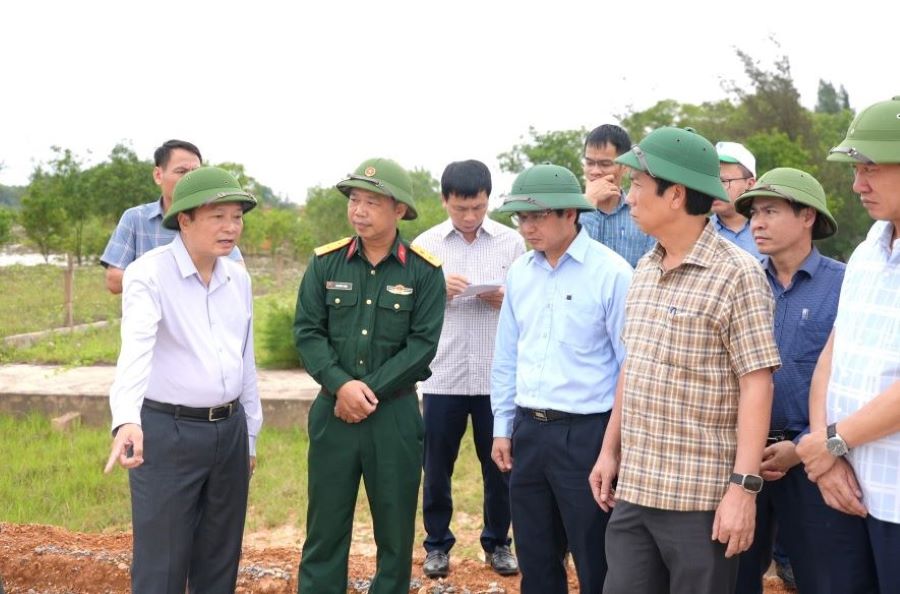 Chủ tịch UBND tỉnh Quảng Trị L&ecirc; Hồng Vinh y&ecirc;u cầu nh&agrave; thầu, đơn vị tư vấn, gi&aacute;m s&aacute;t phải bảo đảm chất lượng c&ocirc;ng tr&igrave;nh trọng điểm