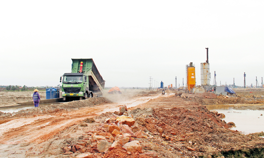 San lấp mặt bằng tại dự &aacute;n Cảng h&agrave;ng kh&ocirc;ng quốc tế Gia B&igrave;nh.