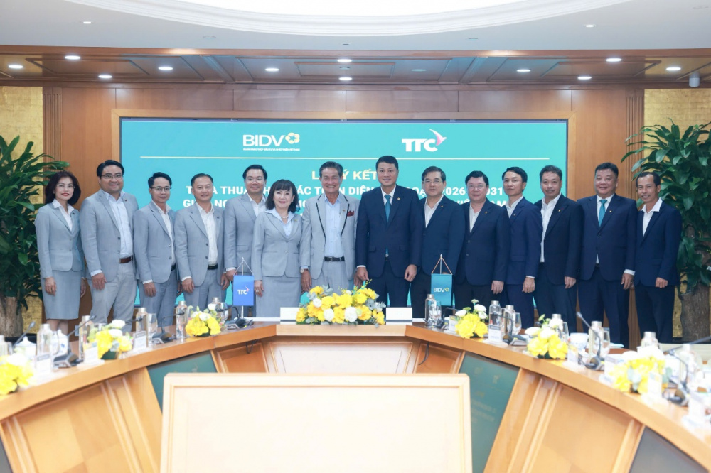 Ban l&atilde;nh đạo Tập đo&agrave;n TTC v&agrave; BIDV tại buổi k&yacute; kết