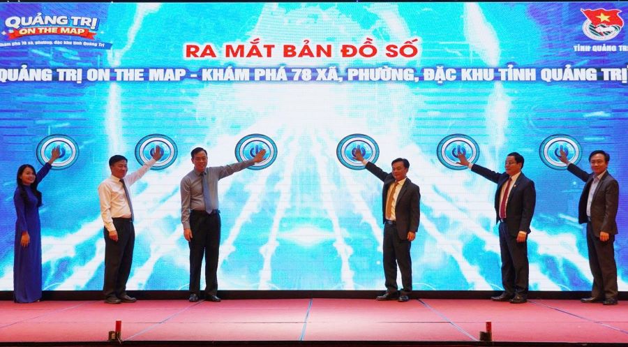 C&aacute;c đại biểu thực hiện nghi thức ra mắt Bản đồ số 