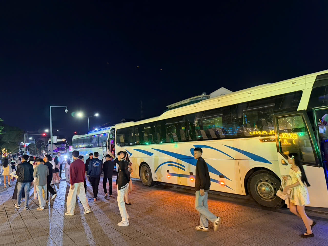 Ng&agrave;y 16/3 hơn 2000 học sinh THPT H&agrave; Tĩnh đến tham quan, trải nghiệm Huế ở tại Trung t&acirc;m sự kiện Gold Land