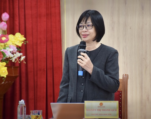 B&agrave; Nguyễn Thị Thanh Lịch ph&aacute;t biểu &yacute; kiến trao đổi với b&aacute;o ch&iacute;.