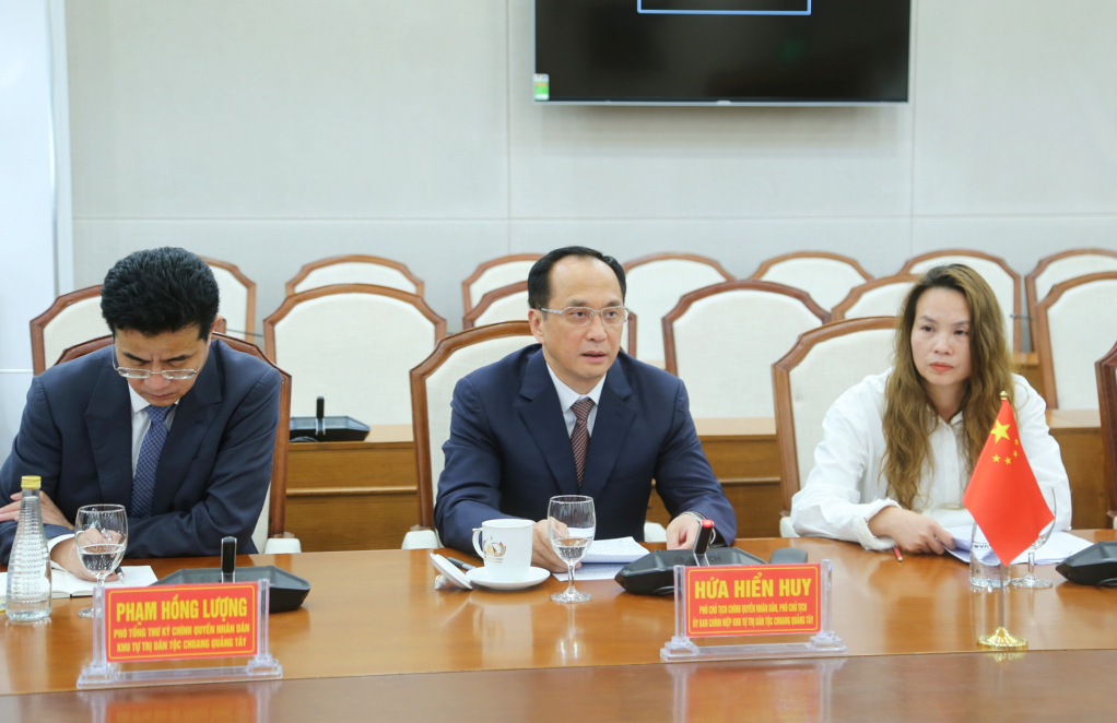 &Ocirc;ng Hứa Hiển Huy, Ph&oacute; Chủ tịch Ch&iacute;nh quyền Nh&acirc;n d&acirc;n, Ph&oacute; Chủ tịch Ủy ban Ch&iacute;nh hiệp Khu tự trị d&acirc;n tộc Choang Quảng T&acirc;y (Trung Quốc), ph&aacute;t biểu tại buổi l&agrave;m việc