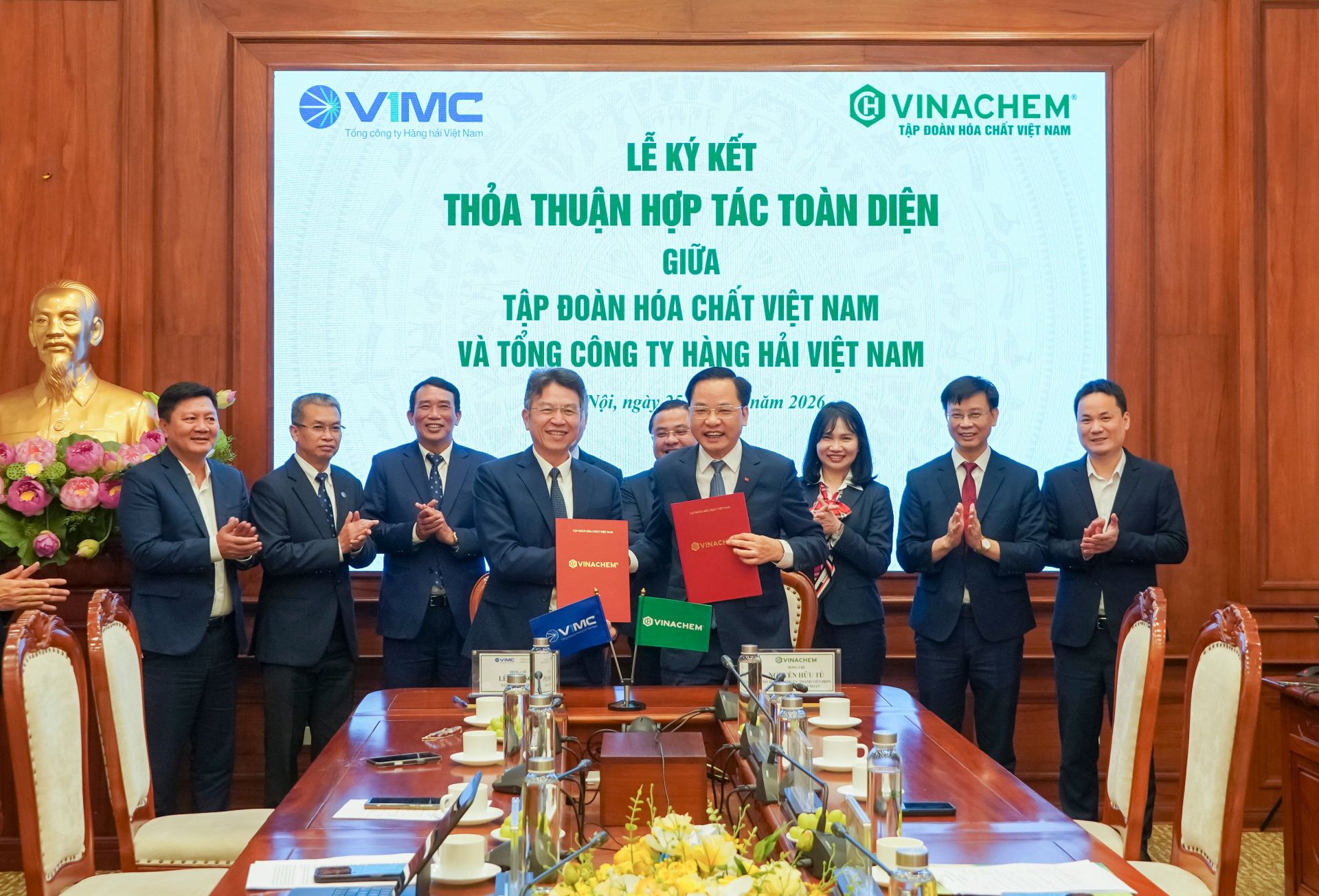 Vinachem và VIMC ký kết hợp tác phát triển công nghiệp và logistics hàng hải