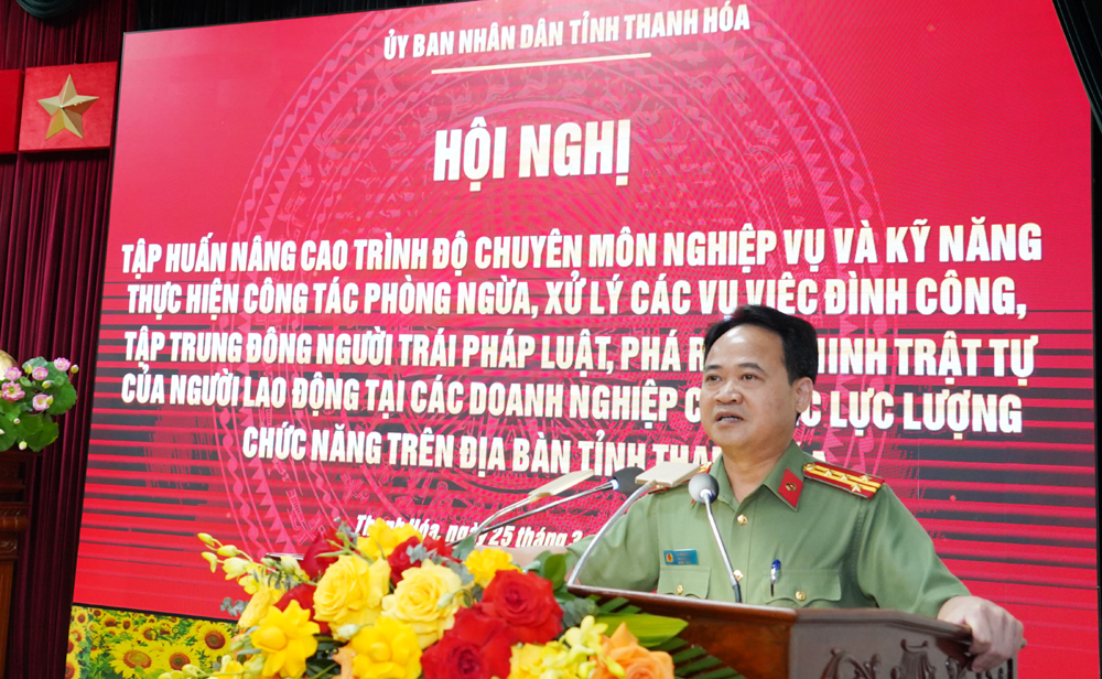 Đại t&aacute; L&ecirc; Ngọc Anh ph&aacute;t biểu khai mạc hội nghị.