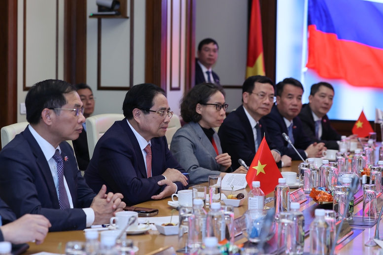 Thủ tướng đề nghị Zarubezhneft phối hợp với Petrovietnam tiếp tục nghi&ecirc;n cứu, mở rộng hoạt động đầu tư c&aacute;c dự &aacute;n thăm d&ograve; khai th&aacute;c dầu kh&iacute; mới tại Việt Nam v&agrave; Nga - Ảnh: VGP/Nhật Bắc