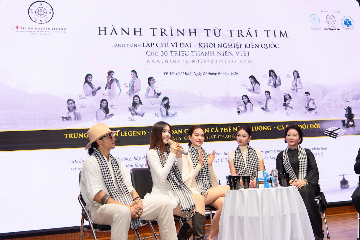 Kết nối cảm x&uacute;c giữa nghệ sĩ v&agrave; sinh vi&ecirc;n. Ảnh: T&ocirc; Thanh T&acirc;n