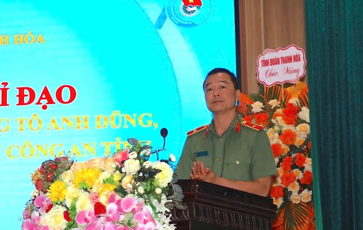 Thiếu tướng T&ocirc; Anh Dũng, Ủy vi&ecirc;n Ban Thường vụ Tỉnh ủy, Gi&aacute;m đốc C&ocirc;ng an tỉnh ph&aacute;t biểu tại chương tr&igrave;nh.
