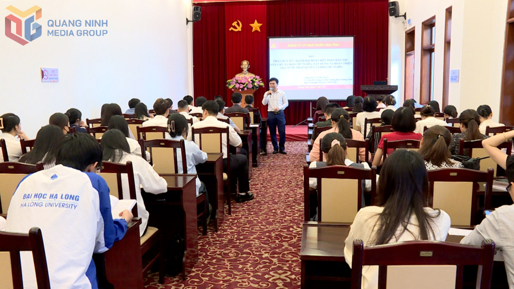 Quảng Ninh tăng cường giáo dục lý luận chính trị cho cán bộ, đảng viên