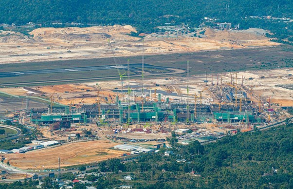 C&ocirc;ng trường Nh&agrave; ga h&agrave;nh kh&aacute;ch T2 v&agrave; đường cất hạ c&aacute;nh số 2.