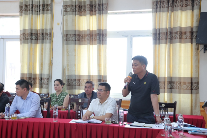 Đại diện c&aacute;c đơn vị tham gia ph&aacute;t biểu, l&agrave;m r&otilde; những vướng mắc trong c&ocirc;ng t&aacute;c giải ph&oacute;ng mặt bằng dự &aacute;n Quốc lộ 6 đoạn Ba La &ndash; Xu&acirc;n Mai tại x&atilde; Ph&uacute; Nghĩa (H&agrave; Nội).