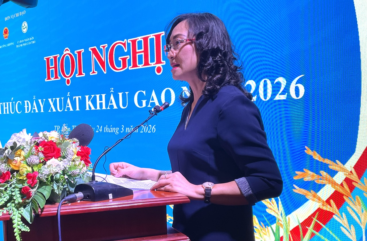 Thứ trưởng Bộ C&ocirc;ng thương Phan Thị Thắng ph&aacute;t biểu với Hội nghị