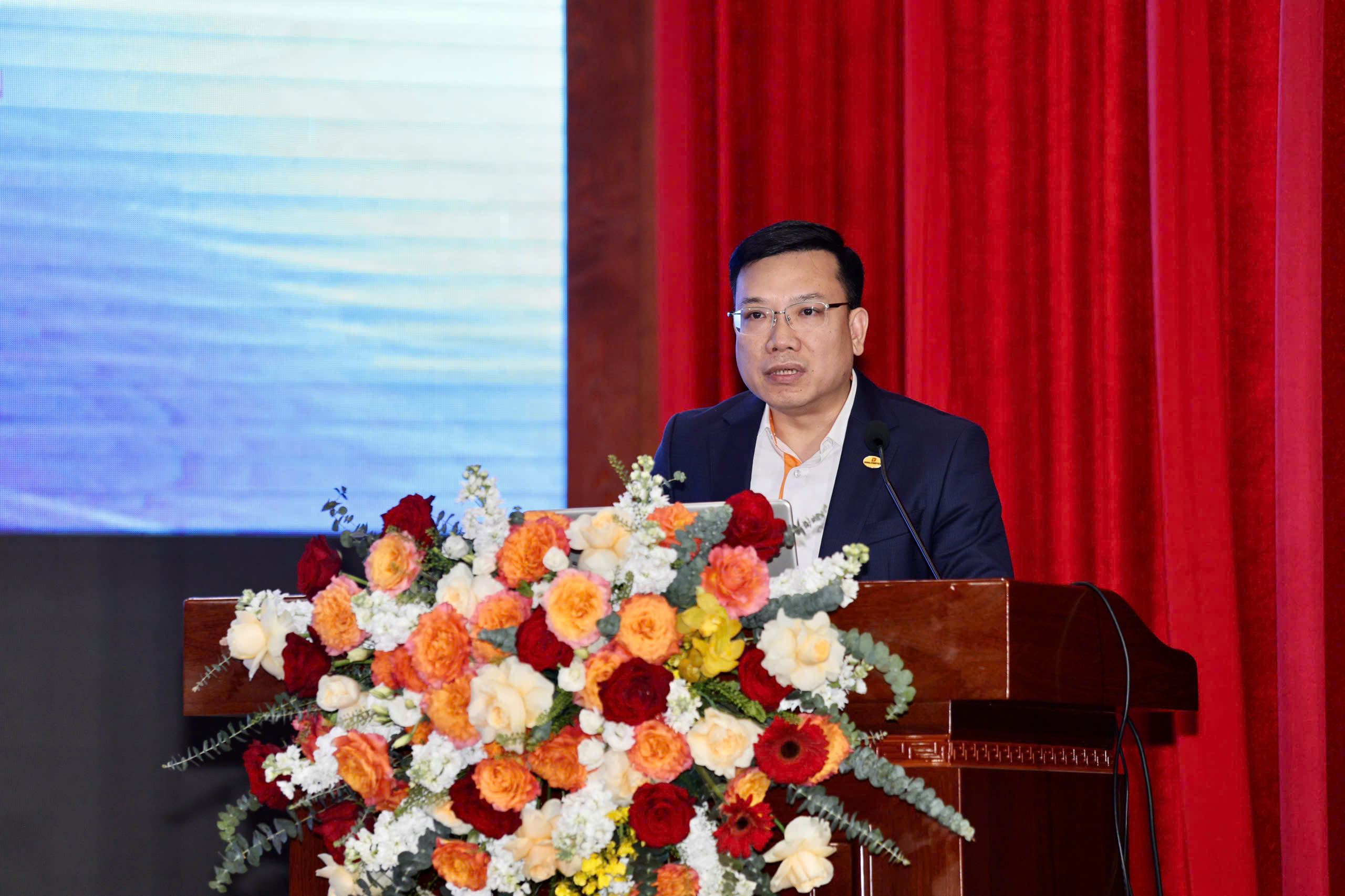 Đại diện doanh nghiệp ph&aacute;t biểu tại hội nghị.