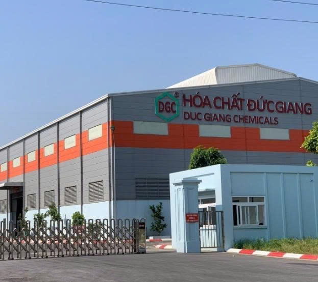 Hoá chất Đức Giang giải trình hai nguyên nhân khiến cổ phiếu bị bán tháo, nằm sàn nhiều phiên liên tiếp