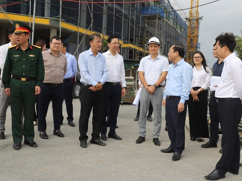 Lãnh đạo Bộ Xây dựng, UBND tỉnh Hưng Yên và các đại biểu kiểm tra tiến độ triển khai các dự án nhà ở xã hội trên địa bàn tỉnh. Lãnh đạo Bộ Xây dựng, UBND tỉnh Hưng Yên và các đại biểu kiểm tra tiến độ triển khai các dự án nhà ở xã hội trên địa bàn tỉnh.