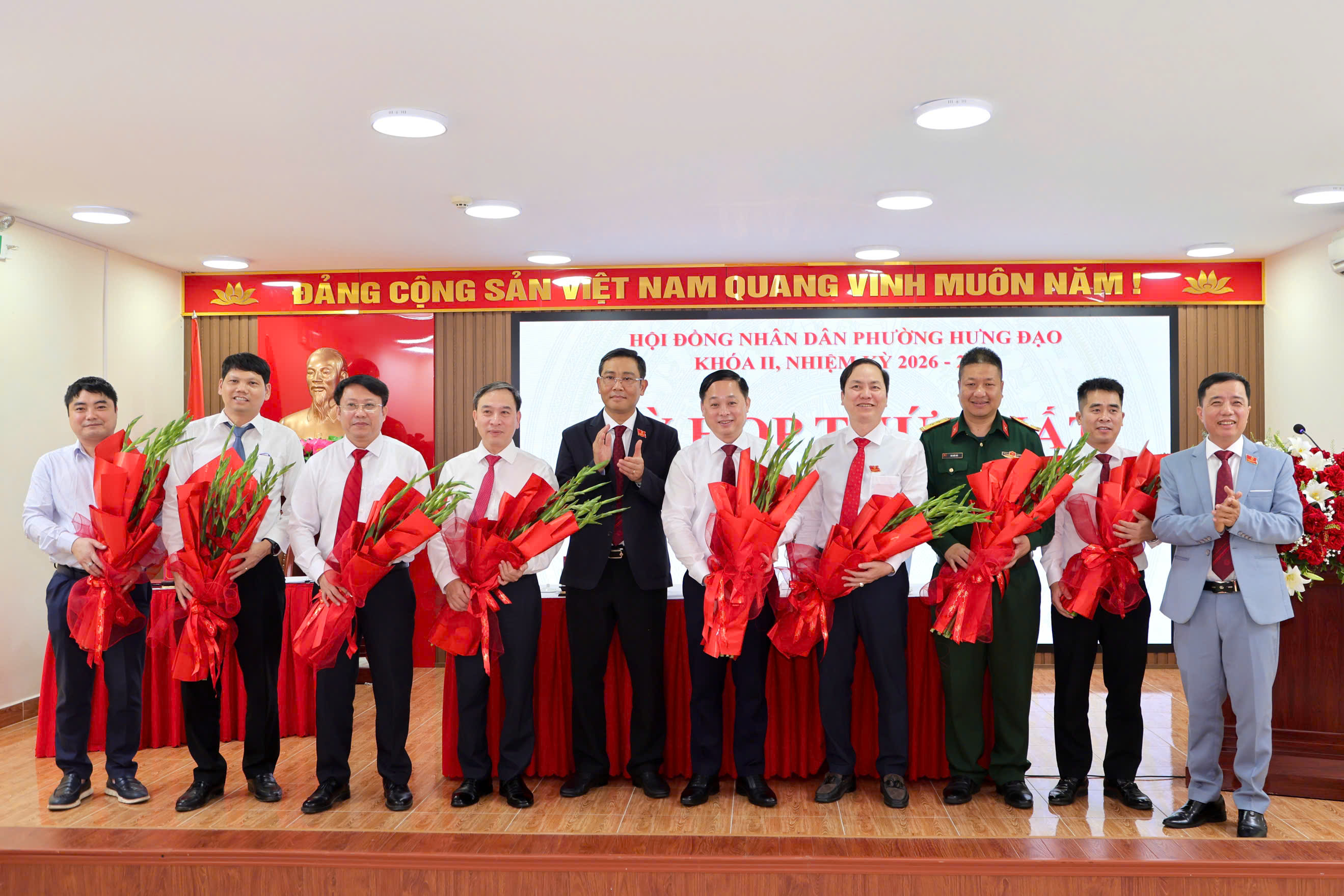 C&aacute;c đồng ch&iacute; tr&uacute;ng cử chức danh l&atilde;nh đạo UBND phường kh&oacute;a II, nhiệm kỳ 2026 - 2031.