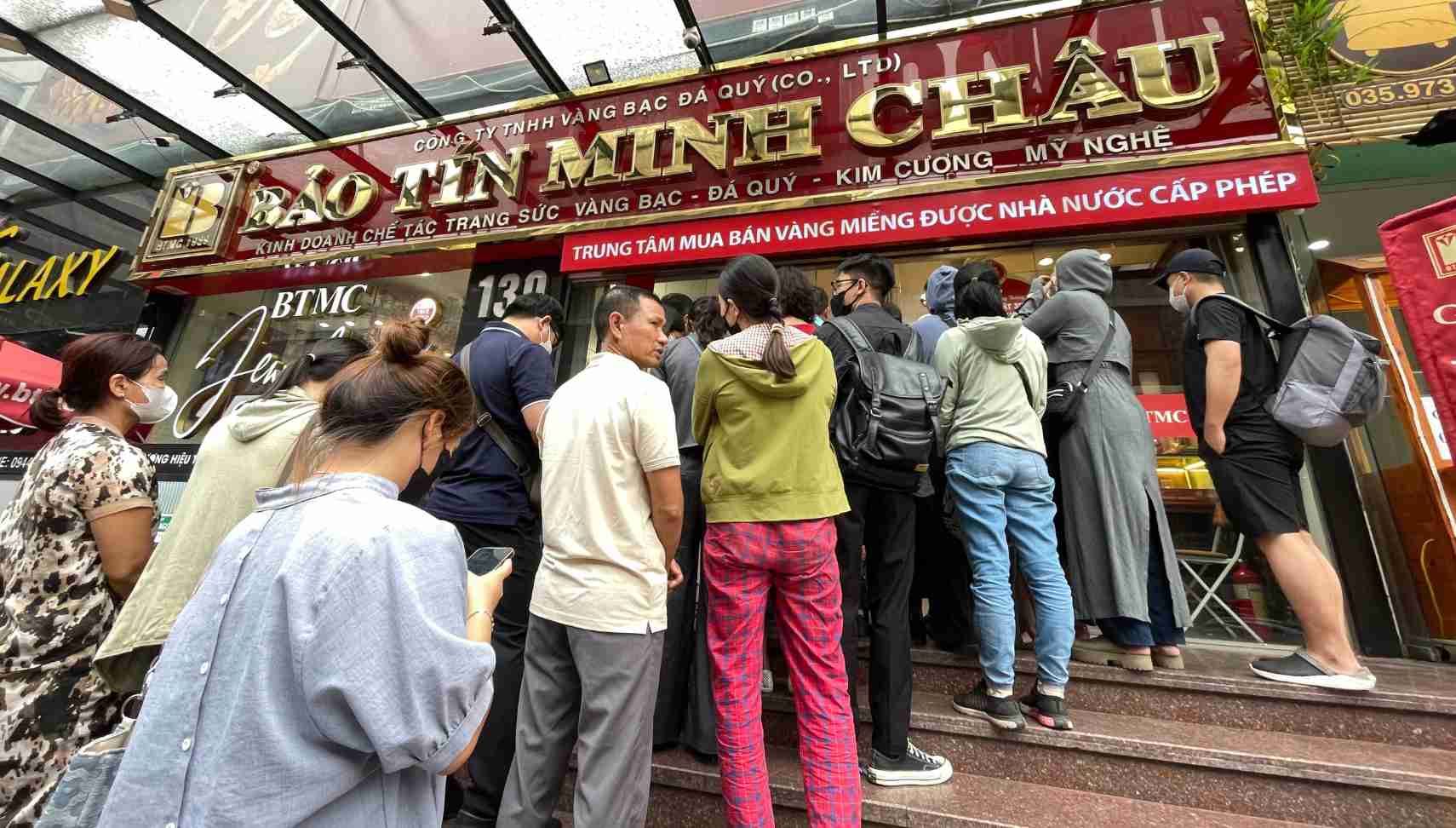 Mua vàng “trả tiền trước - nhận sau”: Không cấm nhưng rủi ro dồn về phía người mua