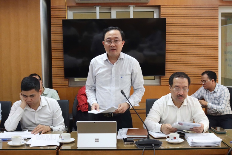 Phó Cục trưởng Cục Phổ biến, giáo dục pháp luật và Trợ giúp pháp lý (Bộ Tư pháp) Phan Hồng Nguyên nêu những nội dung cơ bản về hồ sơ chính sách Luật PBGDPL (sửa đổi) - Ảnh: VGP/DA Phó Cục trưởng Cục Phổ biến, giáo dục pháp luật và Trợ giúp pháp lý (Bộ Tư pháp) Phan Hồng Nguyên nêu những nội dung cơ bản về hồ sơ chính sách Luật PBGDPL (sửa đổi) - Ảnh: VGP/DA