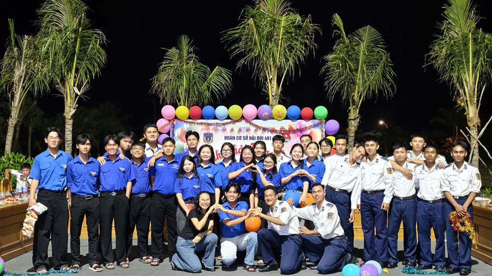 Sinh nhật đồng đội m&atilde;i l&agrave; kỷ niệm đẹp trong đời qu&acirc;n ngũ.