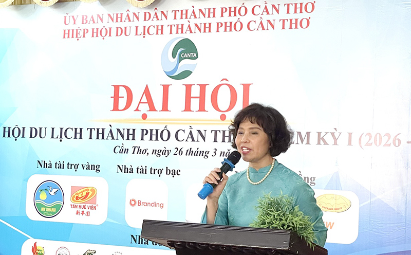 B&agrave; Cao Thị Ngọc Lan ph&aacute;t biểu với Đại hội