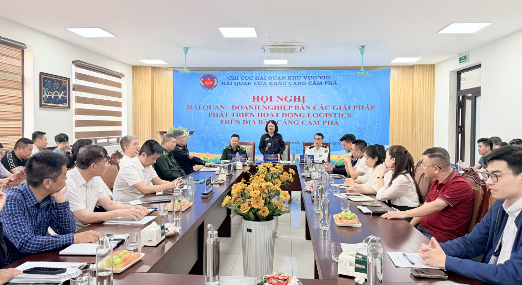 Bàn các giải pháp phát triển hoạt động logistics qua cảng Cẩm Phả