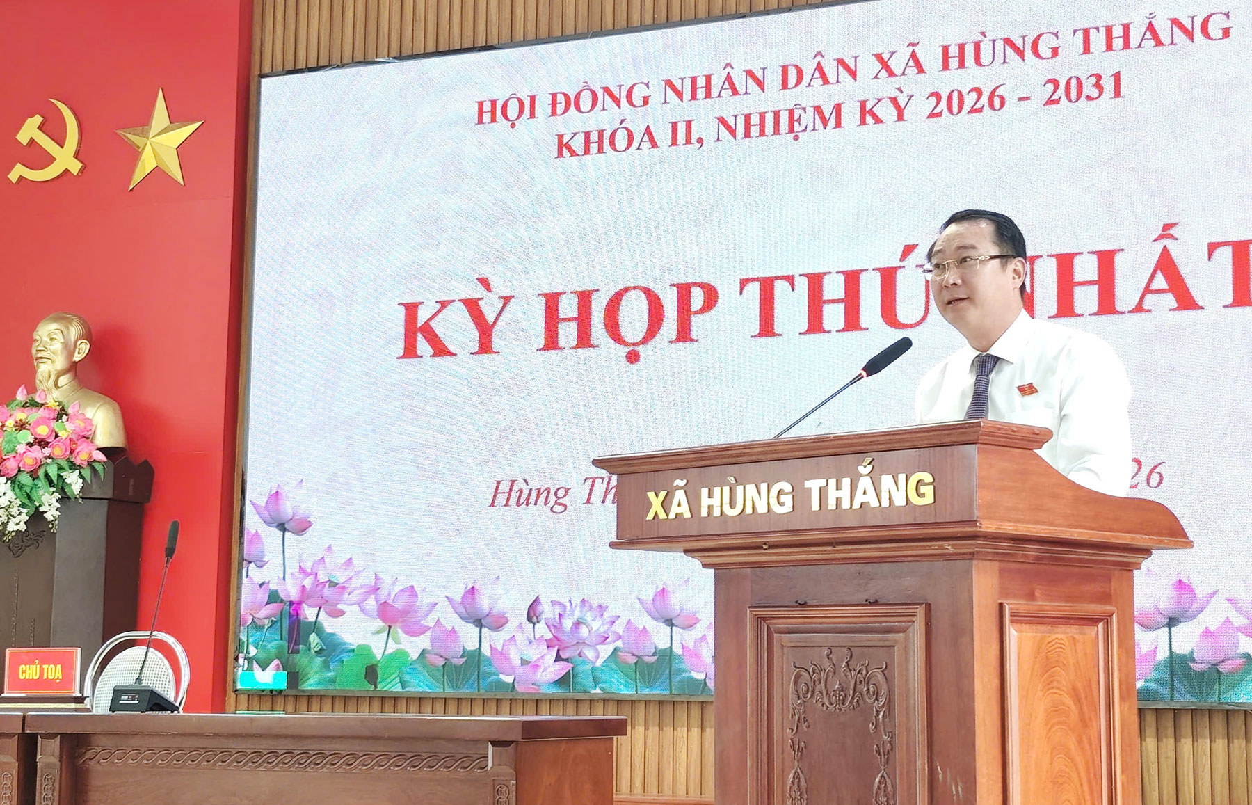 Đồng chí Đỗ Mạnh Hiếu, Bí thư Đảng ủy, Chủ tịch HĐND xã phát biểu tại Kỳ họp. Đồng chí Đỗ Mạnh Hiếu, Bí thư Đảng ủy, Chủ tịch HĐND xã phát biểu tại Kỳ họp.