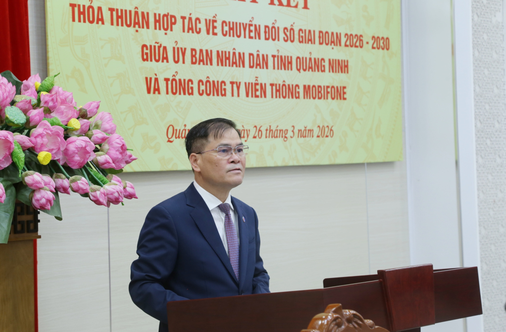 Ông Bùi Văn Khắng, Phó Bí thư Tỉnh ủy, Chủ tịch UBND tỉnh Quảng, phát biểu tại lễ ký kết Ông Bùi Văn Khắng, Phó Bí thư Tỉnh ủy, Chủ tịch UBND tỉnh Quảng, phát biểu tại lễ ký kết