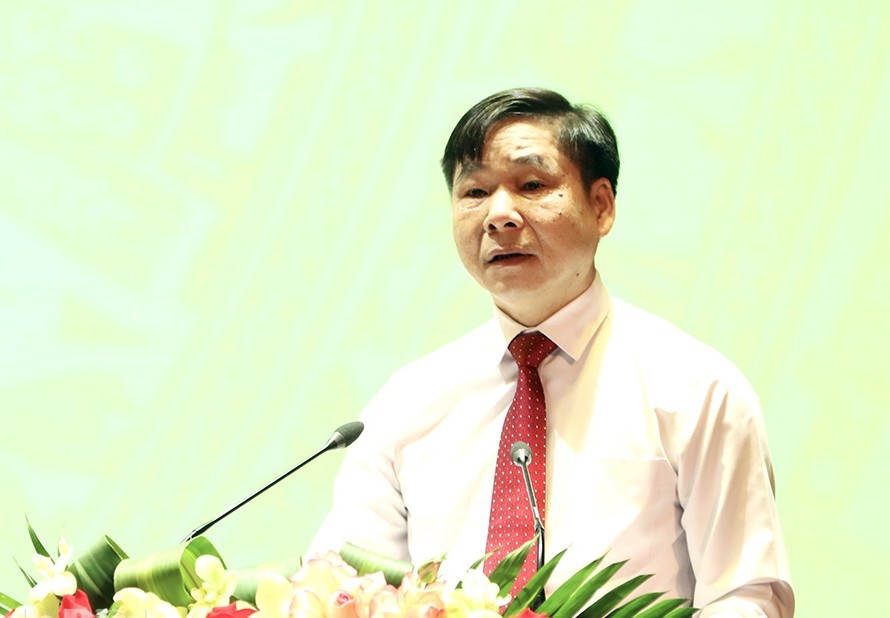 Phó Chủ tịch UBND tỉnh, Phó Chủ tịch Ủy ban Bầu cử tỉnh Ninh Bình Nguyễn Anh Chức trình bày báo cáo Phó Chủ tịch UBND tỉnh, Phó Chủ tịch Ủy ban Bầu cử tỉnh Ninh Bình Nguyễn Anh Chức trình bày báo cáo