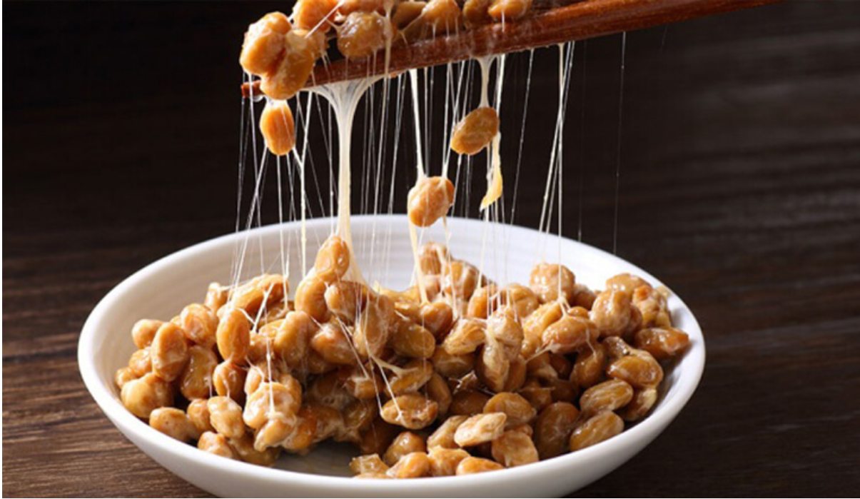 Cao natto v&agrave; đinh lăng hỗ trợ tăng tuần ho&agrave;n m&aacute;u n&atilde;o, nu&ocirc;i dưỡng v&agrave; bảo vệ tế b&agrave;o thần kinh