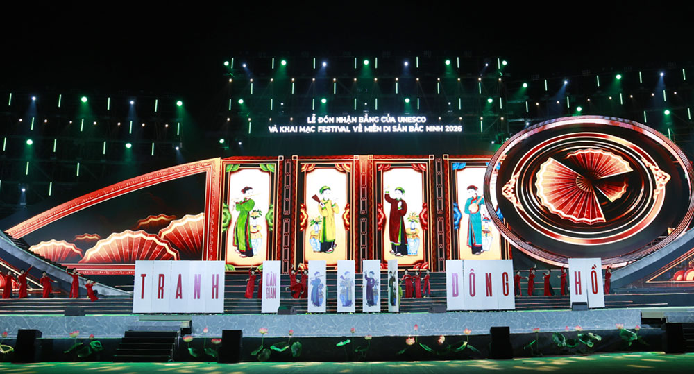 Tiết mục t&ocirc;n vinh di sản tranh d&acirc;n gian Đ&ocirc;ng Hồ.