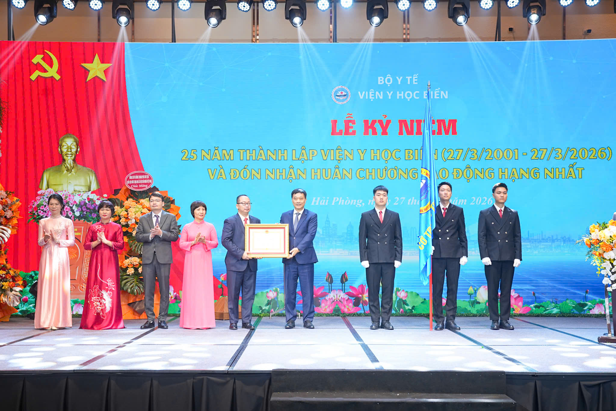 Viện Y học biển đón nhận Huân chương Lao động hạng Nhất nhân Kỷ niệm 25 năm thành lập