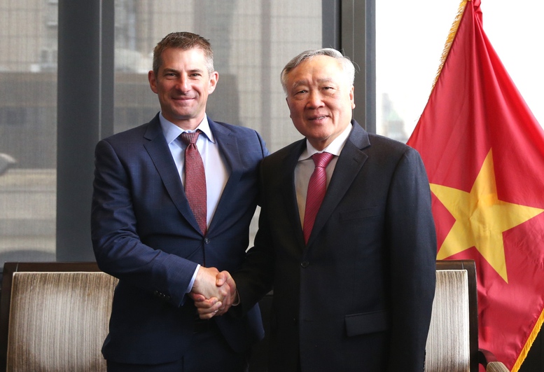 Ph&oacute; Thủ tướng Thường trực Ch&iacute;nh phủ Nguyễn H&ograve;a B&igrave;nh tiếp &ocirc;ng Marc Mezvinsky, Gi&aacute;m đốc th&agrave;nh vi&ecirc;n c&ocirc;ng ty TPG - Ảnh: VGP/Nguyễn Ho&agrave;ng