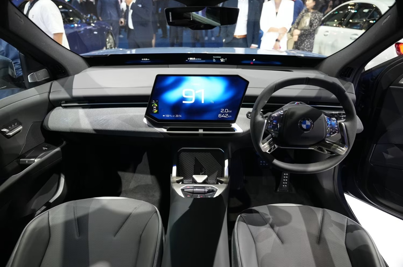 Tối giản ph&iacute;m bấm tr&ecirc;n xe