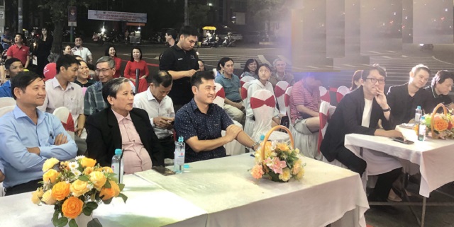 Đại biểu l&atilde;nh đạo, quan kh&aacute;ch tham dự buổi lễ