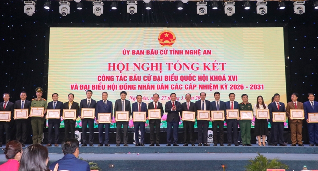 Nghệ An tặng Bằng khen cho 43 tập thể, 50 cá nhân có thành tích xuất sắc trong công tác bầu cử