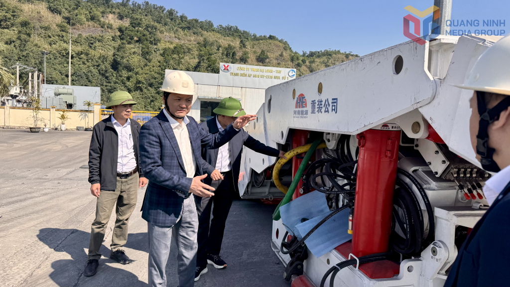 Đẩy nhanh tiến độ lắp đặt lò chợ cơ giới hóa hạng trung ở Than Hạ Long