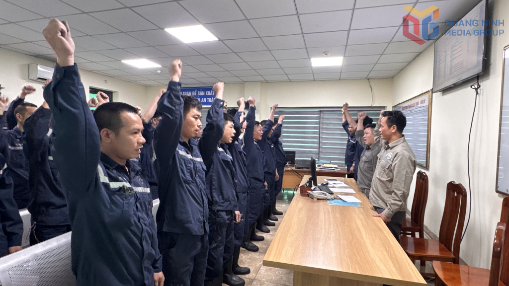 Phân xưởng Khai thác 7, Công ty Than Hạ Long thể hiện quyết tâm về đích sớm kế hoạch lắp đặt lò chợ cơ giới hóa hạng trung IV-9-46 Phân xưởng Khai thác 7, Công ty Than Hạ Long thể hiện quyết tâm về đích sớm kế hoạch lắp đặt lò chợ cơ giới hóa hạng trung IV-9-46