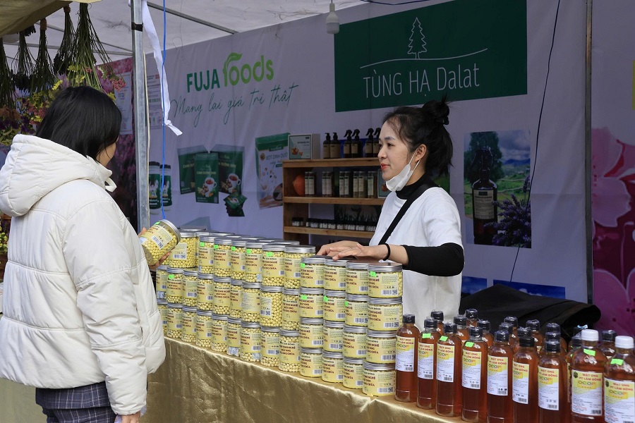 Doanh nghiệp, hợp tác xã trưng bày sản phẩm chế biến sâu nhằm tìm kiếm đối tác tiêu thụ Doanh nghiệp, hợp tác xã trưng bày sản phẩm chế biến sâu nhằm tìm kiếm đối tác tiêu thụ