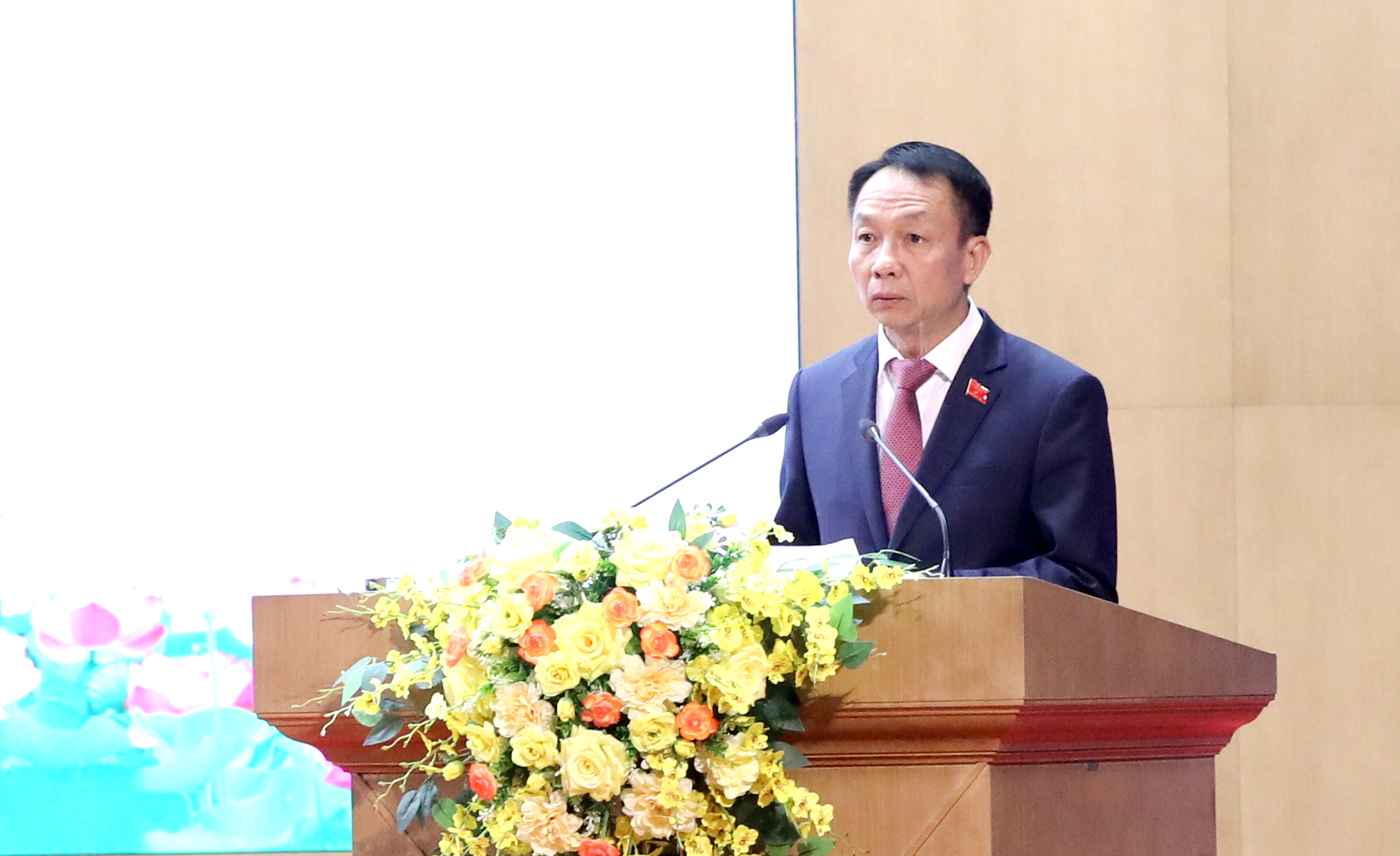 Đồng ch&iacute; Vũ Quỳnh Kh&aacute;nh - Ủy vi&ecirc;n Ban Thường vụ Tỉnh ủy, Ph&oacute; Chủ tịch Thường trực HĐND tỉnh kh&oacute;a XVI ph&aacute;t biểu khai mạc Kỳ họp