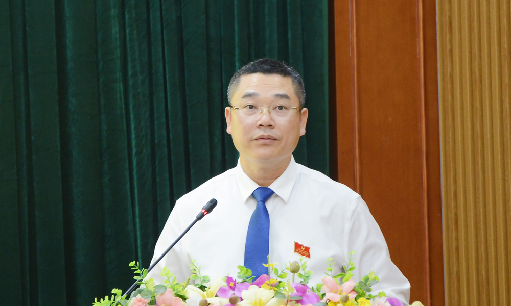 Đồng ch&iacute; Nguyễn Văn Ho&agrave;n, B&iacute; thư Đảng ủy, Chủ tịch HĐND x&atilde; Y&ecirc;n Phong ph&aacute;t biểu tại kỳ họp.